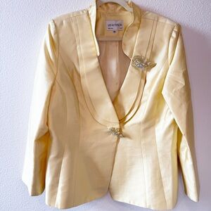 Lily and Taylor Ladies Church Suit Blazer Yellow With Rhinestone Brooch Size 18